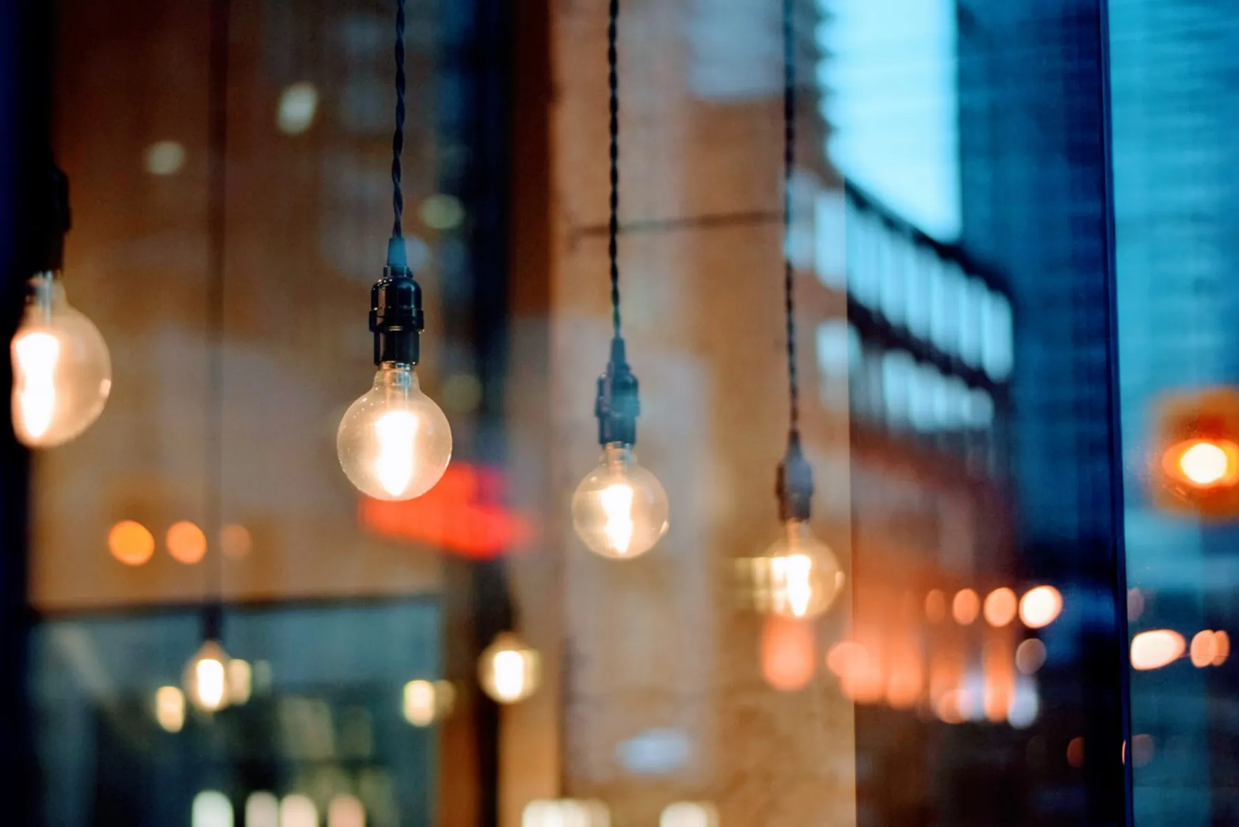 Pakabinami šviestuvai kaip dekoratyvinis elementas: idėjos ir įkvėpimas